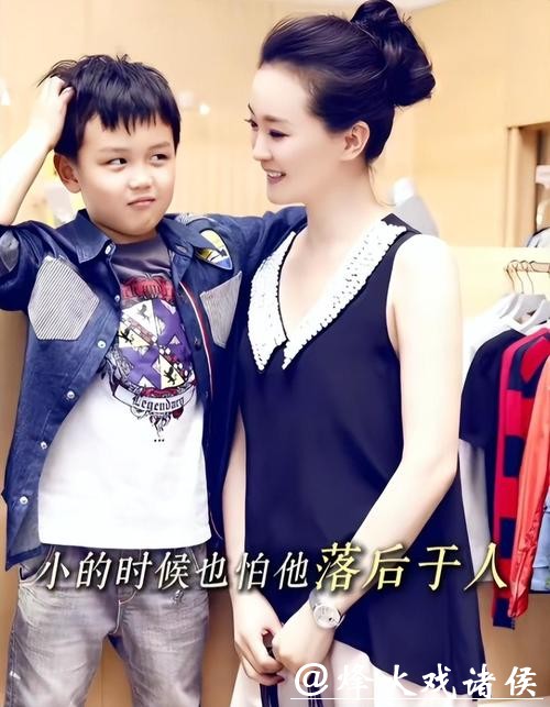 王艳罕见晒与继子亲密合照，兄弟相处融洽如同龄人